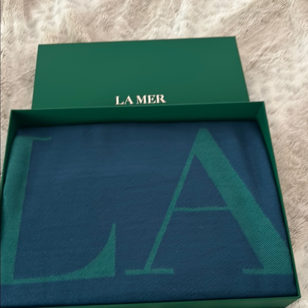 La Mer Green and Blue blanket.